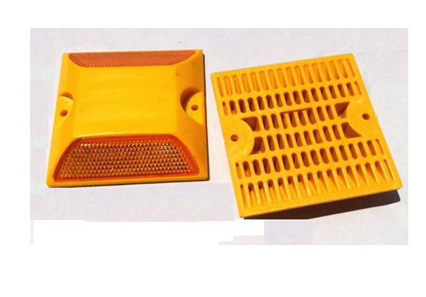 Đinh phản quang bằng nhựa