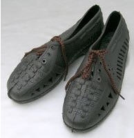 Giày đi nước dạng cột dây