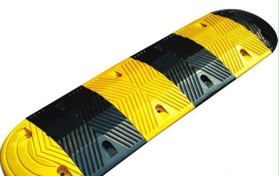 Gờ giảm tốc độ bằng cao su