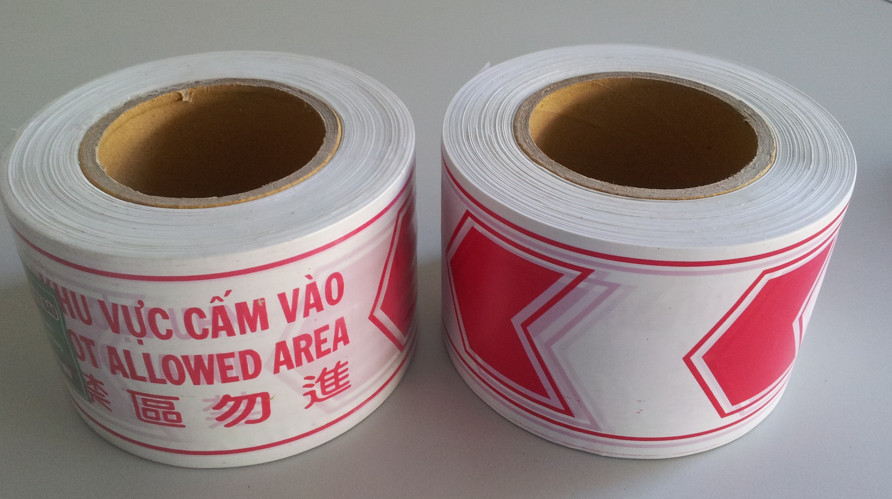 Cuộn rào công trình lõi giấy trắng đỏ