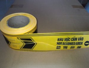 Cuộn rào công trình lõi giấy vàng đen