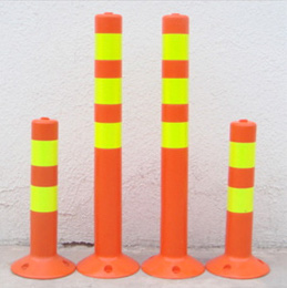 Trụ đứng dạ quang phân làn giao thông